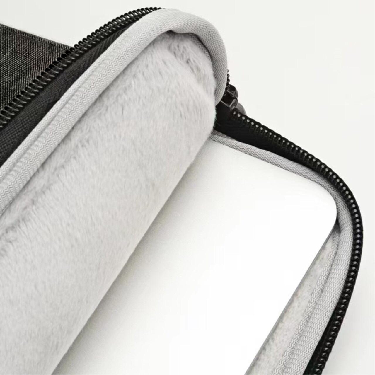 Sleeve iPad/nettbrett opptil 12.9" svart